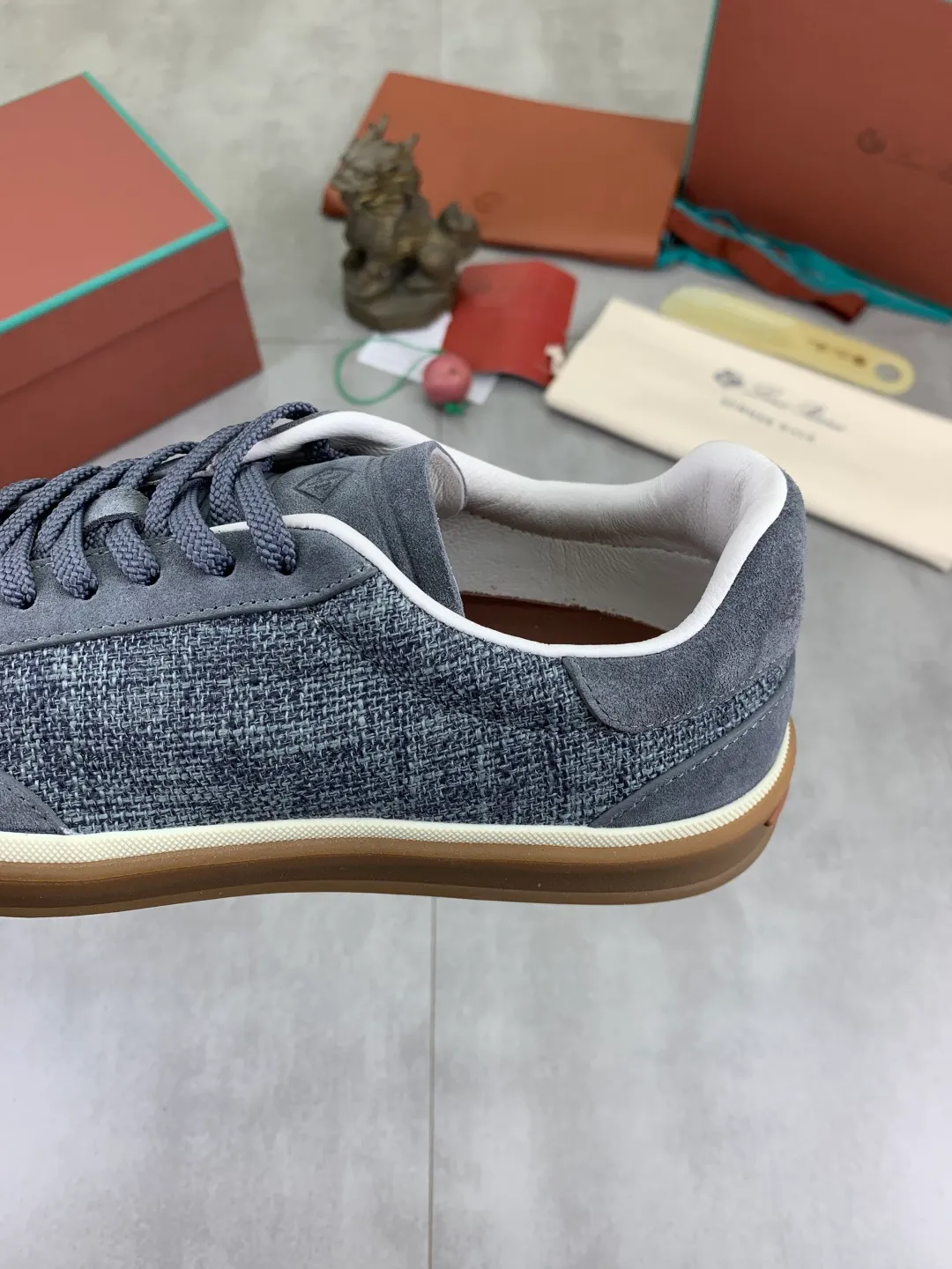 Men's Men's Shoes 💰P560 New Style 💰 The latest casual shoes Loro Piana 💯 Top grade 💯 Buy the original copy 💯 Founded the existing Loro Piana company on April 24, 1924. It is now the sixth generation of family business, providing the best quality products to customers who are discerning about taste and quality. Imported original fly woven fabrics with cowhide fabrics, plain calfskin lining, hand-stitched threads with cowhide feet, original packaging, high-end outsole, size: 38-45 (custom-made for 46), 7️⃣ colors available